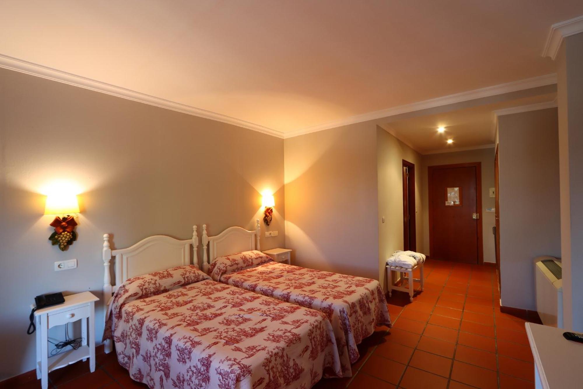 Hotel Varinia Serena - Balneario De Alange Εξωτερικό φωτογραφία